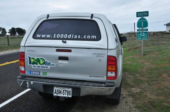 Percorrendo a rodovia One rumo à Los Angeles e ao Havaí! (em Big Sur, ao sul de Carmel, na costa da Califórnia, nos Estados Unidos)